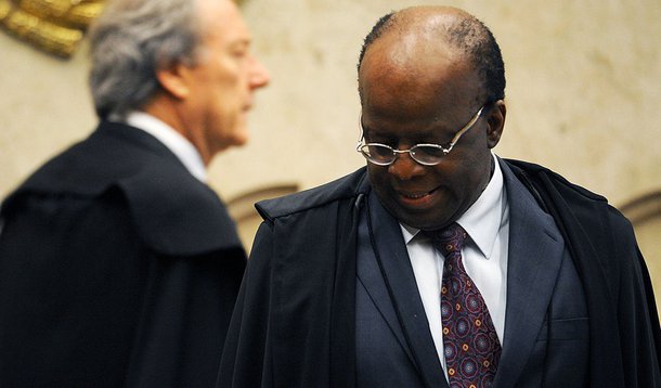 BRASÍLIA, DF, 05.12.2012: MENSALÃO/STF -  O ministro  Ricardo Lewandowski e o presidente do STF, Joaquim Barbosa - Sessão plenária no STF (Supremo Tribunal Federal) onde ocorre nesta quarta-feira (05), o julgamento da Ação Penal 470, processo conhecido co