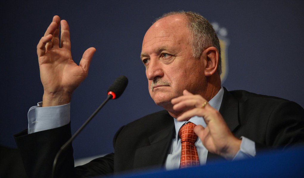 Felipão reconhece: torcedor está distante da seleção
