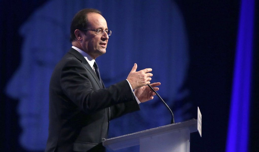 Em cima do muro, França fica apagada no conflito de Gaza