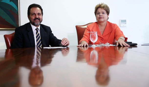 Brasilia 17/10/2013 - Gov Agnelo Queiroz E Presidenta Dilma  durante  para tratar da Universiade .Local: Palácio do Planalto - Gabinete da Presidência 
Foto: Roberto Castro/GDF