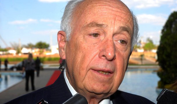 Bresser Pereira sugere taxar exportação de commodities