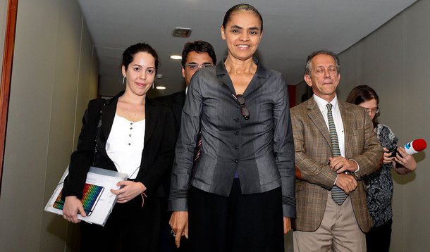 BRASÍLIA, DF, 16.08.2013: MARINA SILVA/DF - A ex-senadora Marina Silva fala com a imprensa após reunião com a Juíza Corregedora do TSE, Laurita Hilário Vaz sobre a criação do partido Rede Sustentabilidade, em Brasília. (Foto: Pedro Ladeira/Folhapress)