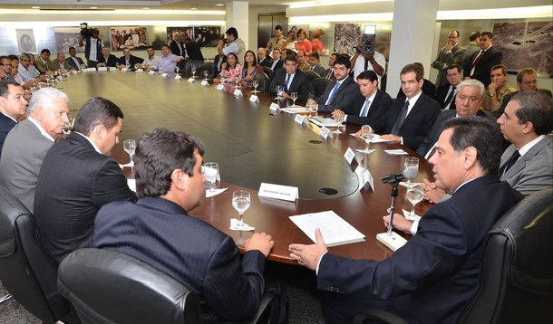 Perillo recebe demandas de prefeitos do Entorno