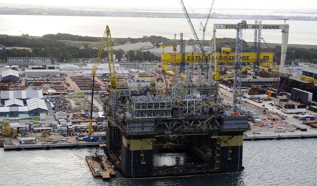 Brasil tem déficit comercial recorde para abril