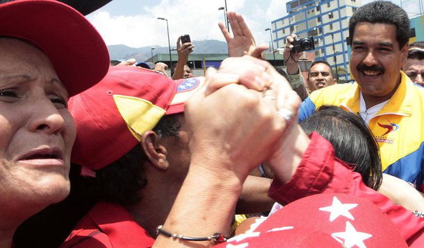 Maduro tem vantagem de 14,4 pontos sobre Capriles