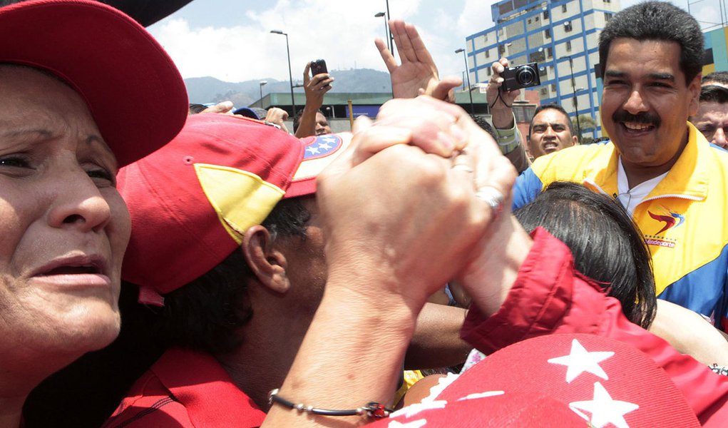 Maduro tem vantagem de 14,4 pontos sobre Capriles