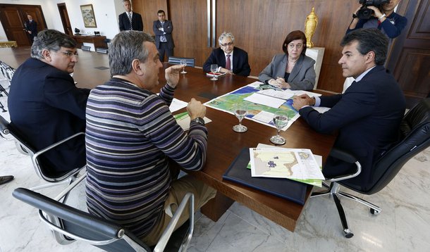 Governador Beto Richa recebe no Palácio Iguaçu, a diretora-geral da Agência Nacional do Petróleo, Gás Natural e Biocombustíveis (ANP), Magda Chambriard. Curitiba, 28-10-13. Foto: Arnaldo Alves / ANPr