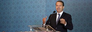 Eduardo busca palanques dissidentes do PMDB