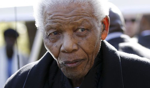 Com infecção pulmonar, Mandela é internado