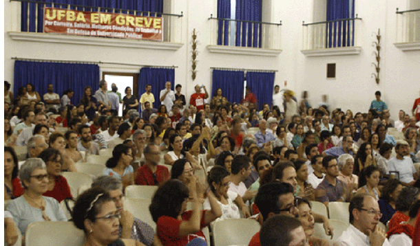 Greve continua na Ufba