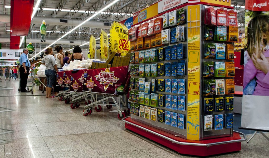Último alerta ao BC: vendas caem nos supermercados
