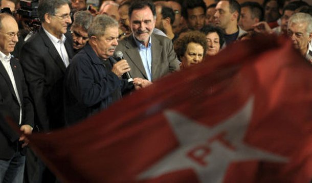 "Faz parte da cabeça deles tentar destruir o PT"