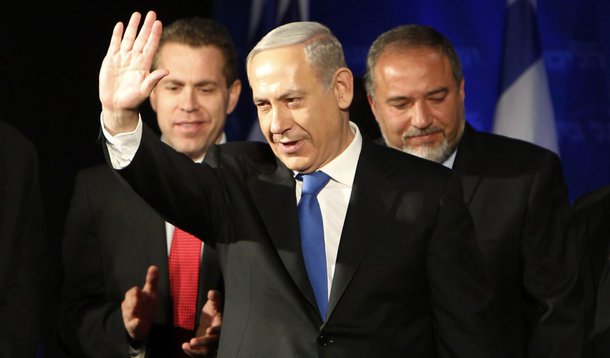 Israel: direita e centro-esquerda empatam no Parlamento