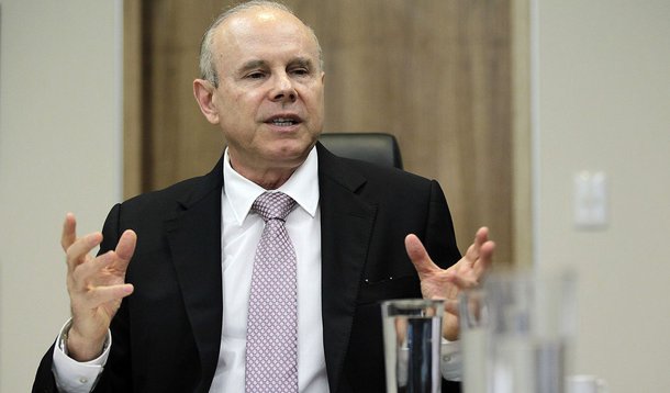 Governo não permitirá dólar a R$ 1,85, diz Mantega