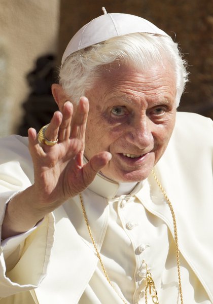Bento XVI pede que rezem por ele e pelo sucessor
