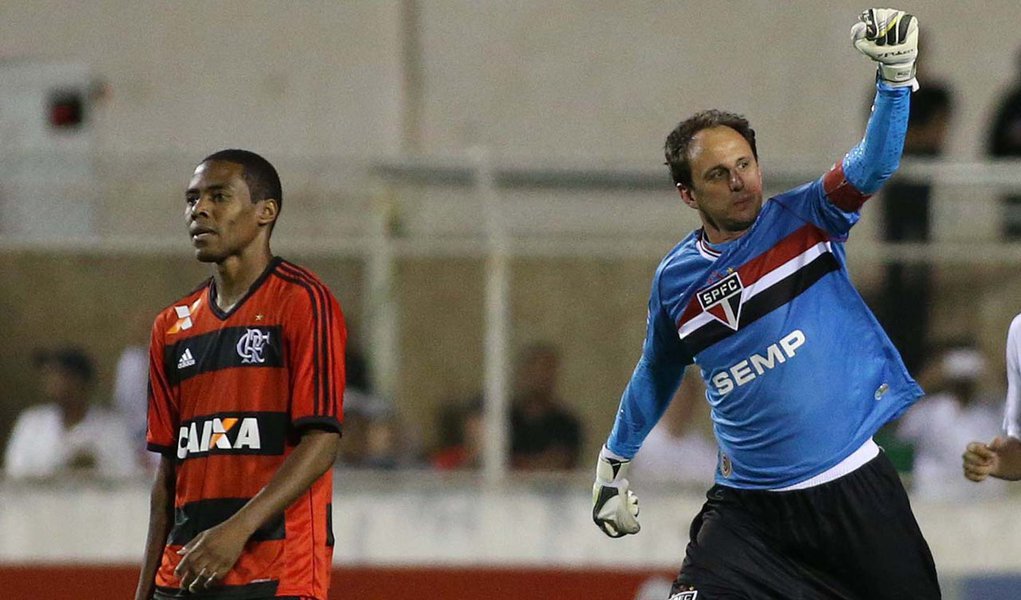 SÃO PAULO,SP,09.02.2014:BRASILEIRÃO/SÃO PAULO E FLAMENGO - O goleiro Rogério Ceni do São Paulo comemora gol durante a partida entre São Paulo x Flamengo, válida pelo Campeonato Brasileiro 2013, no Estádio Novelli Júnior em Itu (SP), nesta quarta-feira (13