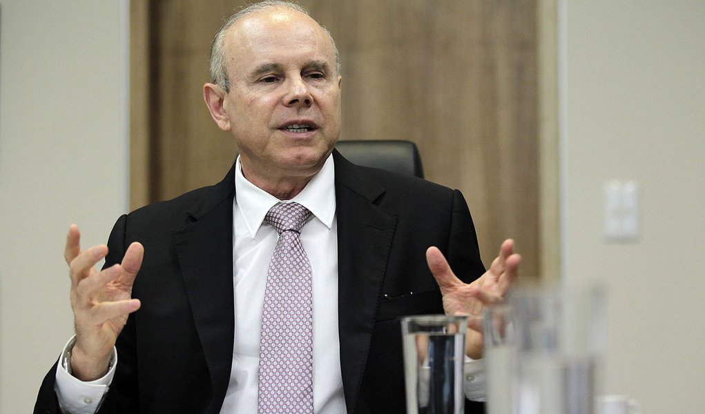 Governo não permitirá dólar a R$ 1,85, diz Mantega