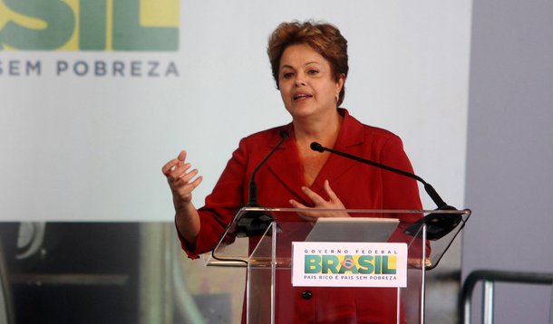 RIBEIRÃO PRETO, SP - 12.08.2013: DILMA/ETANOL/SP - A presidente Dilma Rousseff inaugura nesta segunda-feira em Ribeirão Preto (SP), o primeiro trecho do Sistema Logístico de Etanol Ribeirão Preto-Paulínia. O duto que escoará o derivado da cana-de-açúcar t