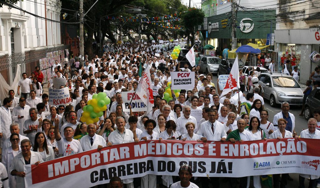 Médicos farão protestos em pelo menos 13 estados