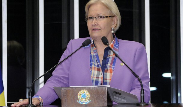 Senadora quer explicações sobre a Petrobras