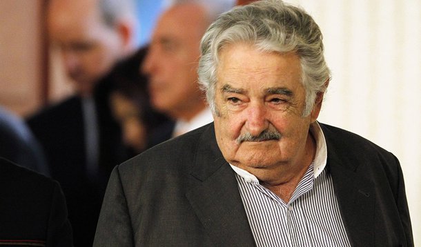 Mujica suspende decisão sobre legalização da maconha