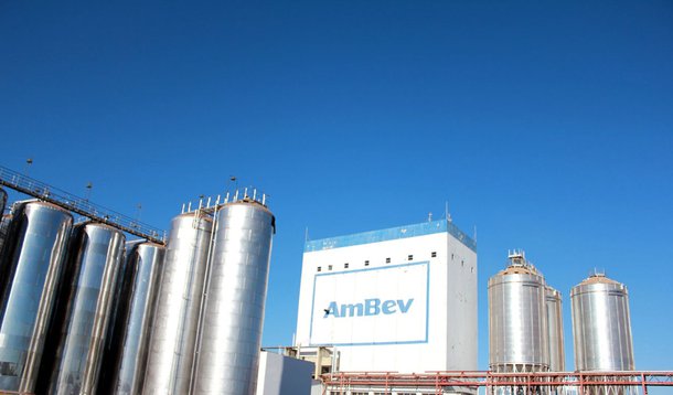 Condenada: Ambev intimidou funcionário com garotas de programa