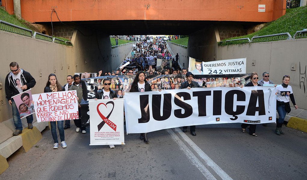 Protesto contra soltura de réus toma Santa Maria