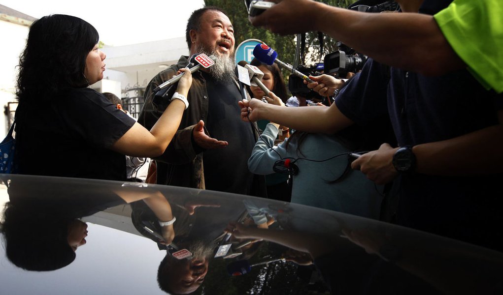 China mantém multa milionária a  Ai Weiwei