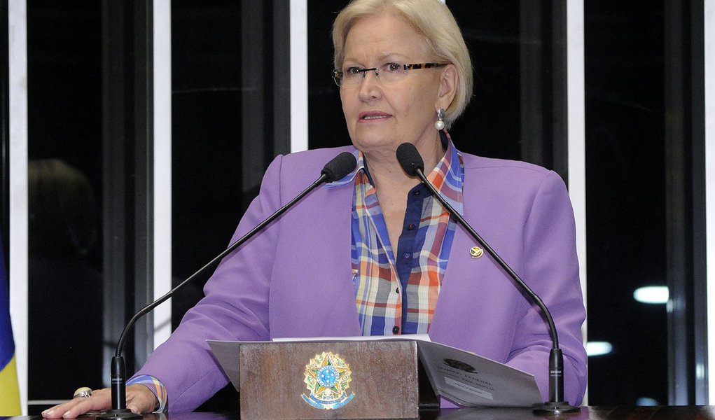 Senadora quer explicações sobre a Petrobras