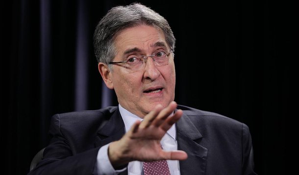 Pimentel minimiza críticas sobre protecionismo