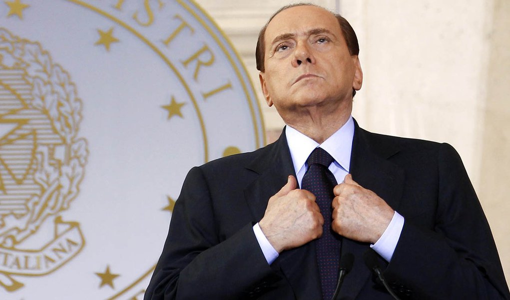 Berlusconi é condenado à prisão por fraude fiscal
