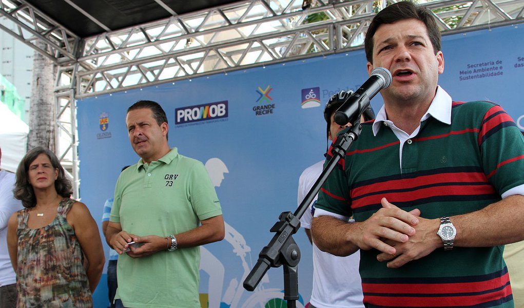 PSB só deixará governo em 2014, diz aliado de Campos