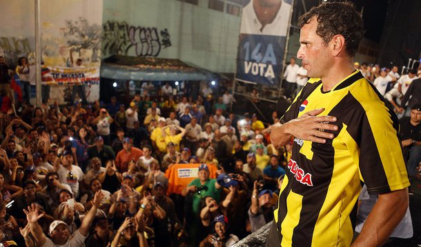 Capriles desafia Maduro em reduto chavista