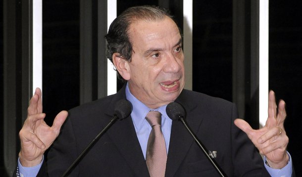 “Vou continuar malhando o governo”