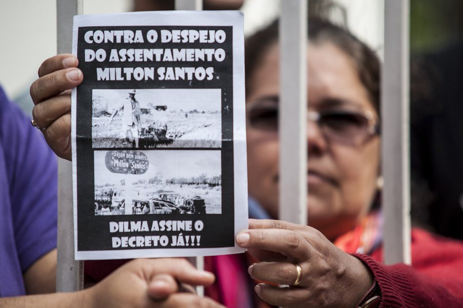 Assentados desocupam sede do Instituto Lula