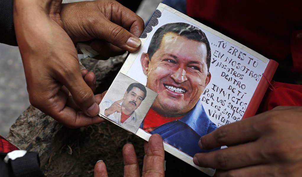 Venezuela anuncia comissão para investigar morte de Chávez