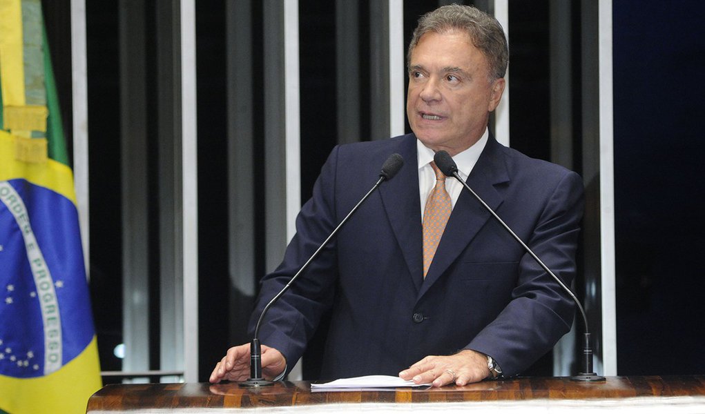 Em discurso na tribuna do Senado, senador Alvaro Dias (PSDB-PR)