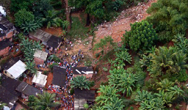 Homem morre esmagado por empilhadeira