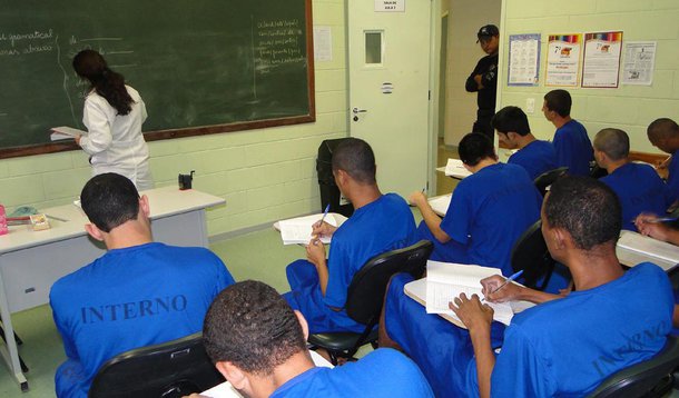 Cresce número de presos estudando em Pernambuco