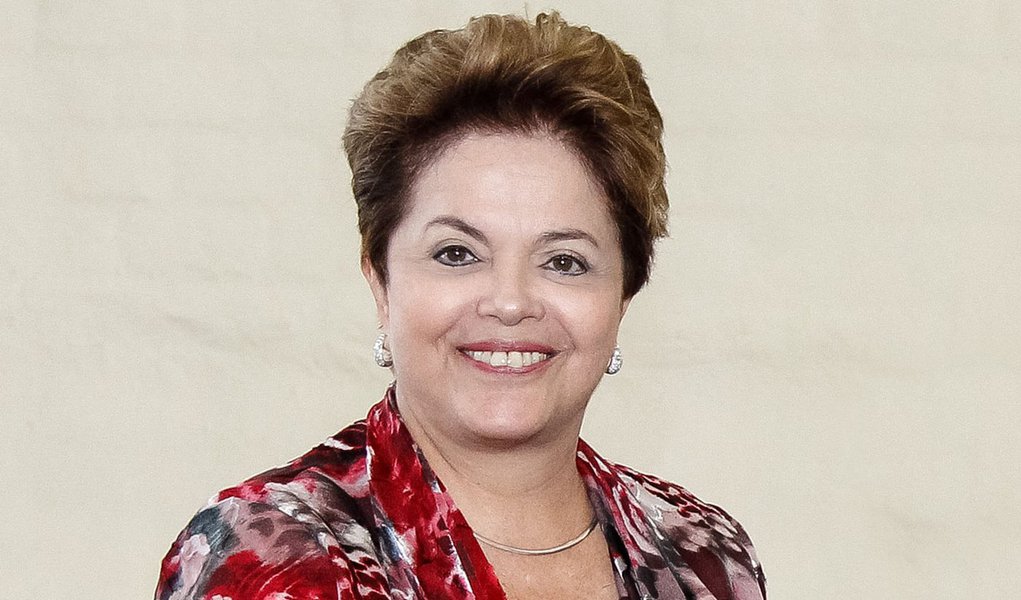 Dilma parabeniza Chávez por vitória na Venezuela