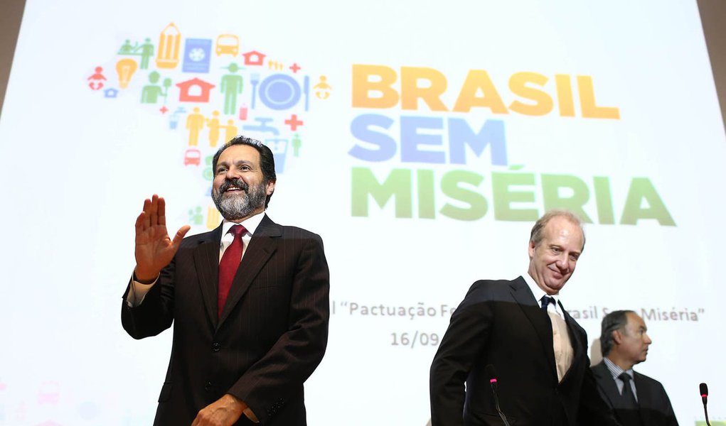 Brasilia / DF - 16/06/2013  - Governador Agnelo Queiroz e Marcelo Nery (Secretaria de Assuntos Estratégicos (SAE) ) durante Abertura do II Seminário Pactuação Federativa no Brasil sem Miséria - SEDEST-com as Ministra Tereza Campelo e Min Ideli Salvati Rob