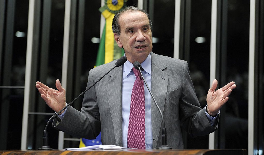 Aloysio questiona credibilidade do governo para propor pactos