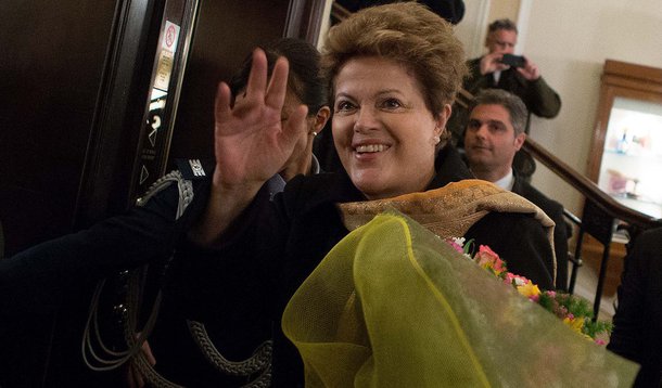 Dilma visita basílica construída em homenagem à Virgem Maria