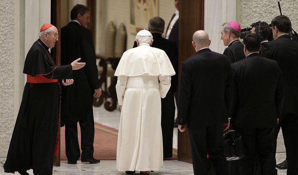 Trama de 'sexo e corrupção' motivou renúncia do Papa