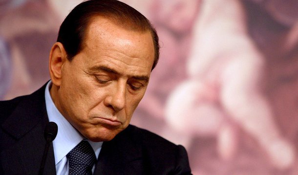 Berlusconi pede perdão e fala em golpe de Estado