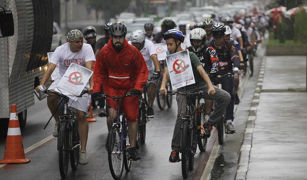 Acidente leva a audiência de ciclistas com Haddad