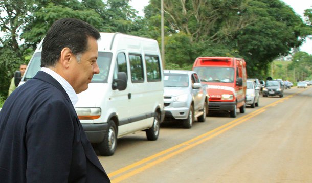 Perillo inaugura obras do Rodovida no interior