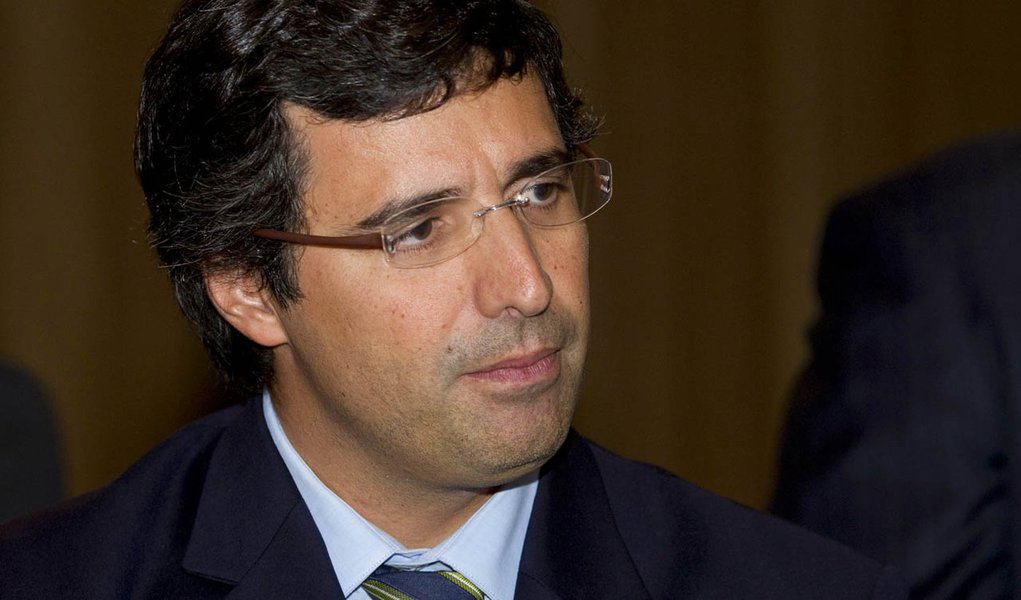 Bilionário chinês acusa Esteves de fraude no mercado