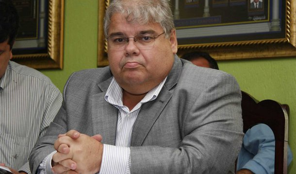 PMDB rejeita intriga por ausência na posse de ACM