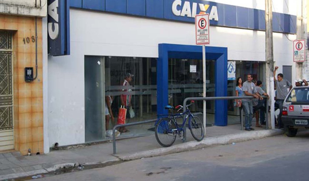 Agência da Caixa é arrombada